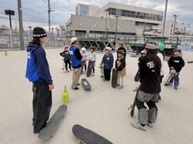 みどモスストリートスポーツパークでスケートボードスクールを実施しました！